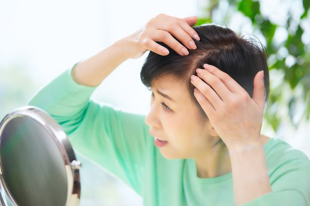 女性の薄毛(FAGA)は増加しています。FAGAの原因から対処方法